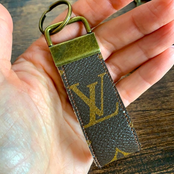 wrist keychain louis vuitton